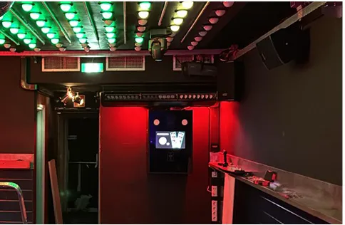 De fotokast heeft een modern en robuust design, bedoeld voor kroegen en feestcafes.